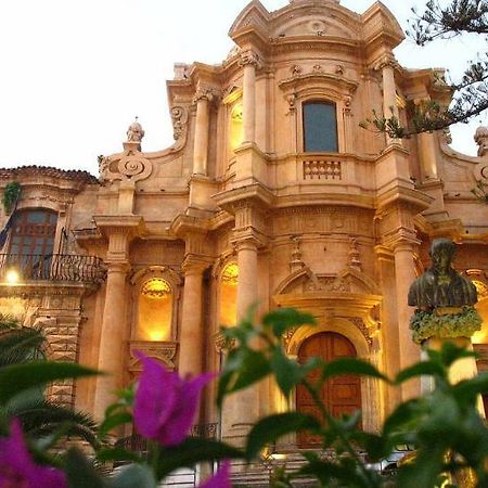 Casa Vacanze Il Quadrifoglio Noto Exteriör bild