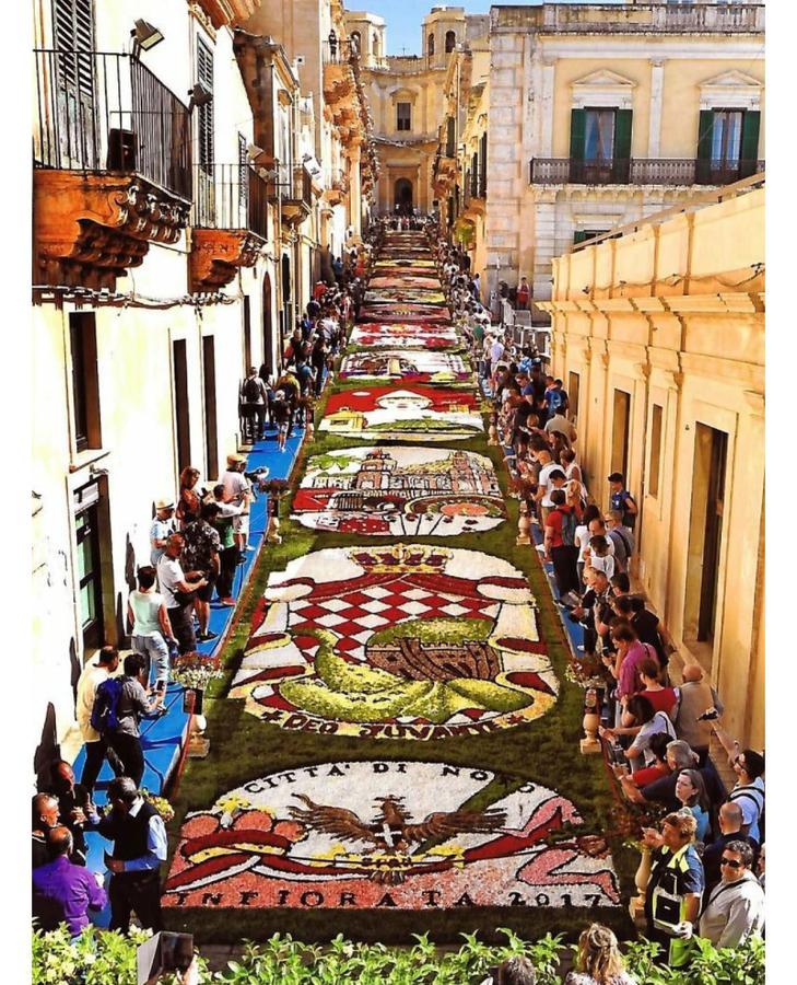 Casa Vacanze Il Quadrifoglio Noto Exteriör bild
