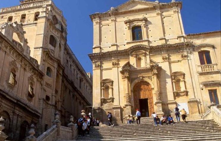 Casa Vacanze Il Quadrifoglio Noto Exteriör bild